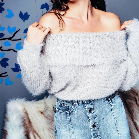 Off Shoulder Sweater - Picture 3 of 7